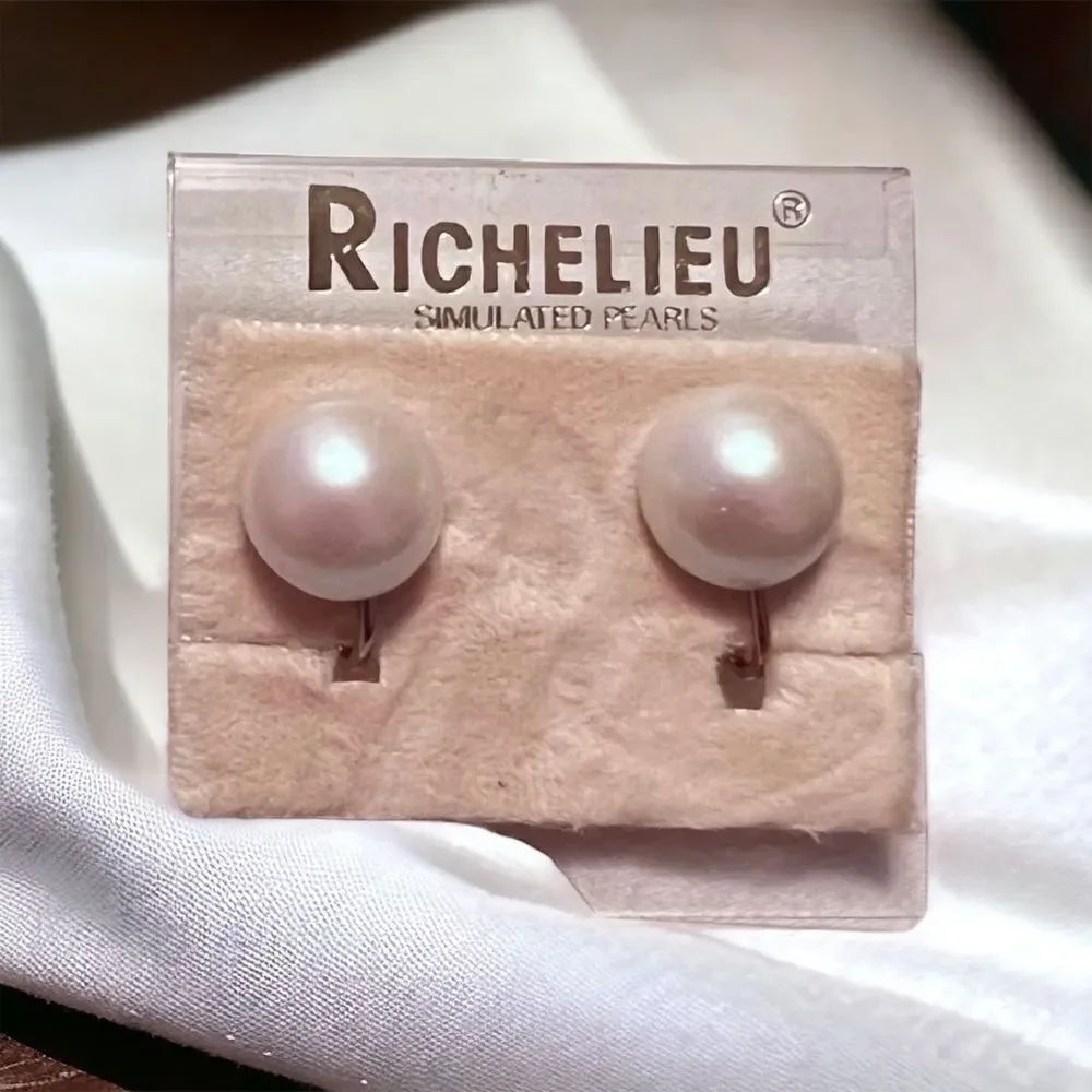 Vintage RichelieuβPearl Clip On Screw Back Stud EarringsβNWT